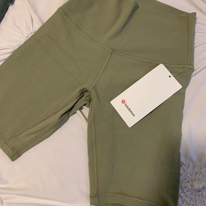 NWT Lulu Lemon Align shorts. Size 4